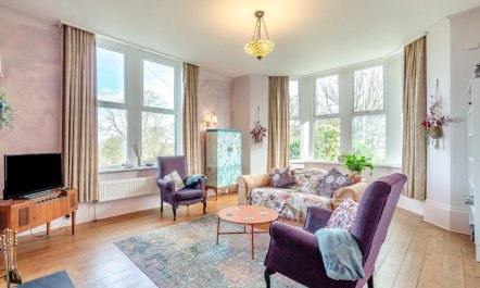 2 Bed in Shepley 1