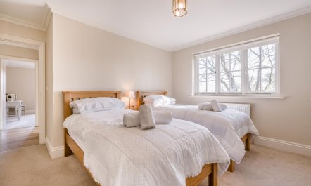 3 Bed in Berwick St. John 7