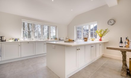 3 Bed in Berwick St. John 6
