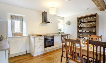 4 Bed in Borrowby 7