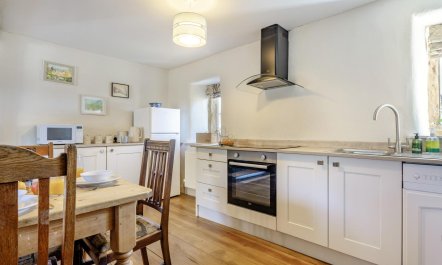 4 Bed in Borrowby 8