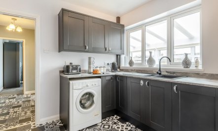 3 Bed in Chapel St. Leonards 1