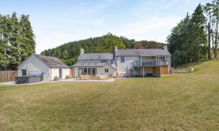 5 Bed in Llandegla