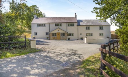 5 Bed in Llandegla 1