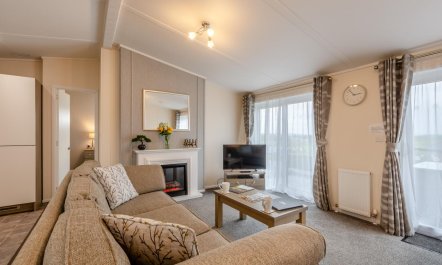 2 Bed in Bentham 0