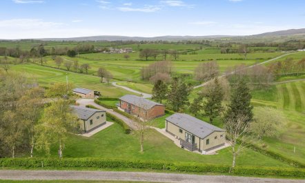 2 Bed in Bentham 5