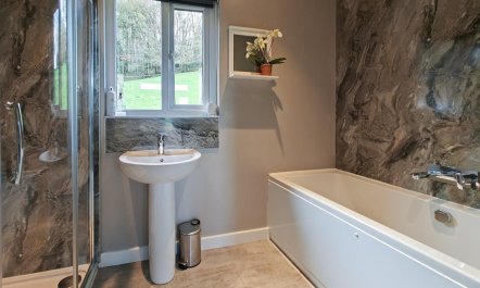 2 Bed in Aberbechan 3