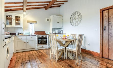 2 Bed in Great Edstone 7