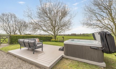 2 Bed in Great Edstone 1