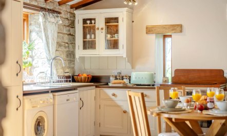 2 Bed in Great Edstone 9