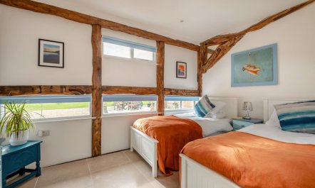 3 Bed in Eastbury 9