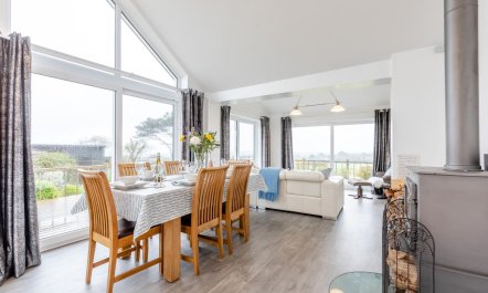 3 Bed in Welcombe 2