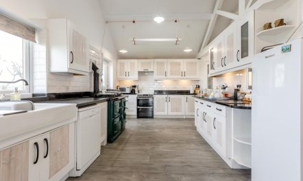 3 Bed in Welcombe 1