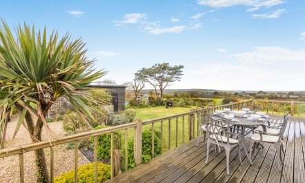 3 Bed in Welcombe 1