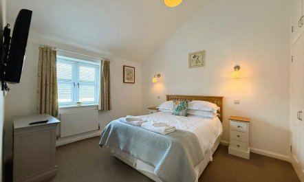 1 Bed in Old Hall Green 2