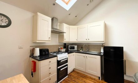 1 Bed in Old Hall Green 1