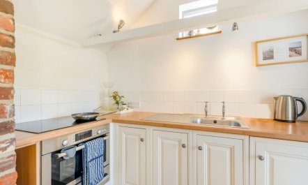 2 Bed in Thornage 5