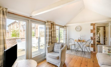 2 Bed in Thornage 6