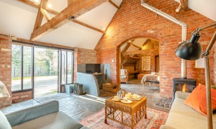 2 Bed in Whitbourne 2