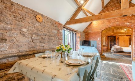 2 Bed in Whitbourne 1