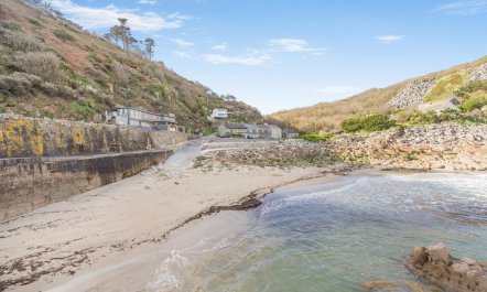 1 Bed in Lamorna Cove, 2