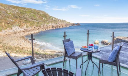 1 Bed in Lamorna Cove,
