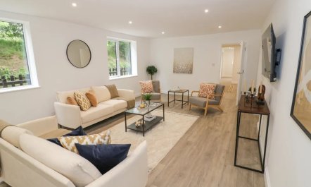 4 Bed in Swindon 8