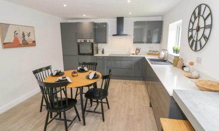 4 Bed in Swindon 7
