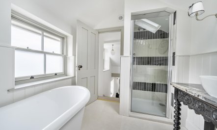 3 Bed in Mumbles 5