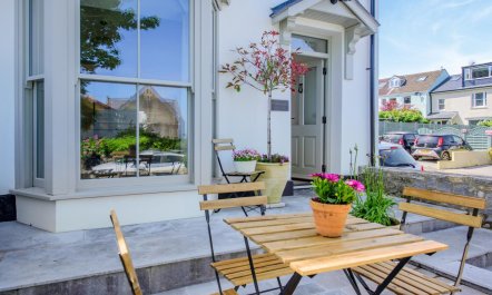 3 Bed in Mumbles