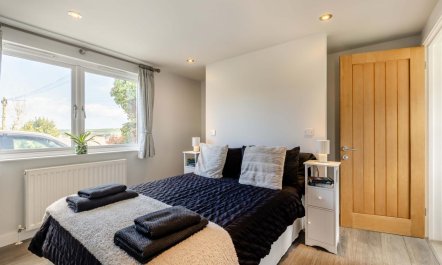 2 Bed in Dartmouth 3