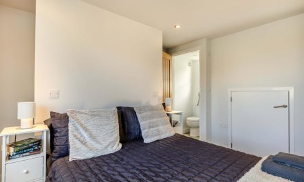 2 Bed in Dartmouth 8