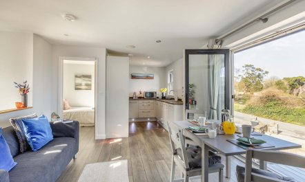 2 Bed in Dartmouth 2