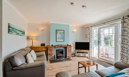 3 Bed in Llanbedrog 1