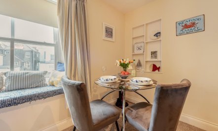 1 Bed in Tenby 8