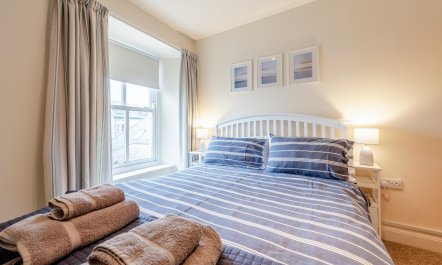 1 Bed in Tenby 2