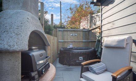 1 Bed in Church Hougham 1