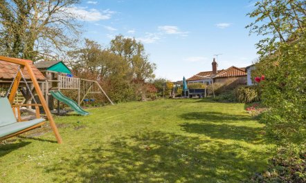 4 Bed in Sharrington 2