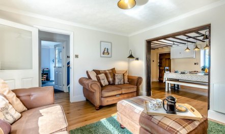 4 Bed in Sharrington 7