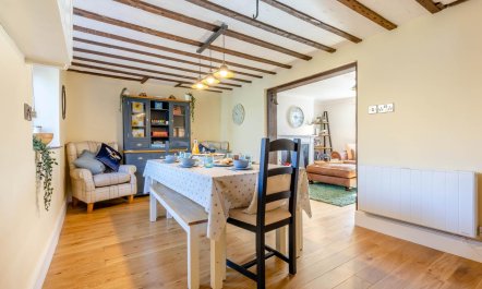 4 Bed in Sharrington 8
