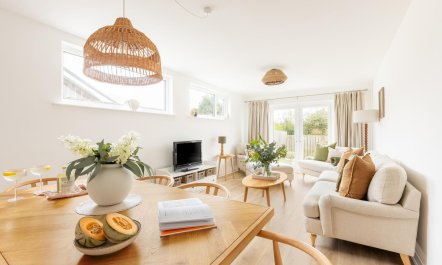 4 Bed in Rock