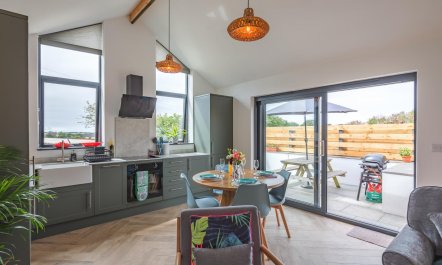 2 Bed in Mount Hawke 3