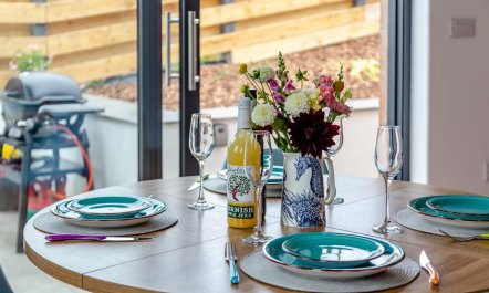 2 Bed in Mount Hawke 5