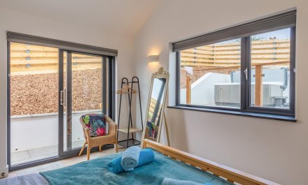 2 Bed in Mount Hawke 9