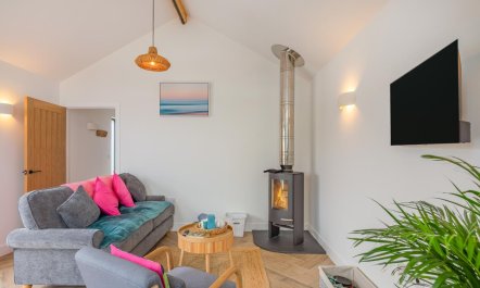 2 Bed in Mount Hawke 4