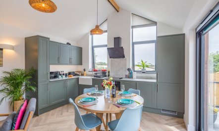 2 Bed in Mount Hawke 2