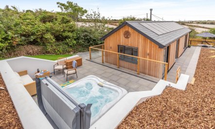 2 Bed in Mount Hawke