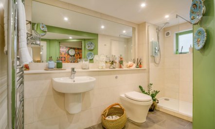 2 Bed in Bath 4