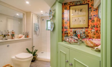 2 Bed in Bath 5