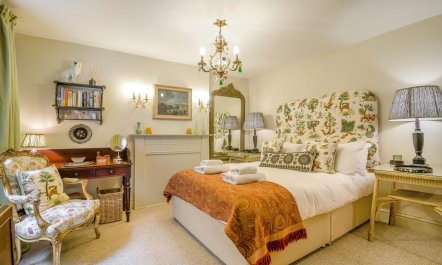 2 Bed in Bath 8